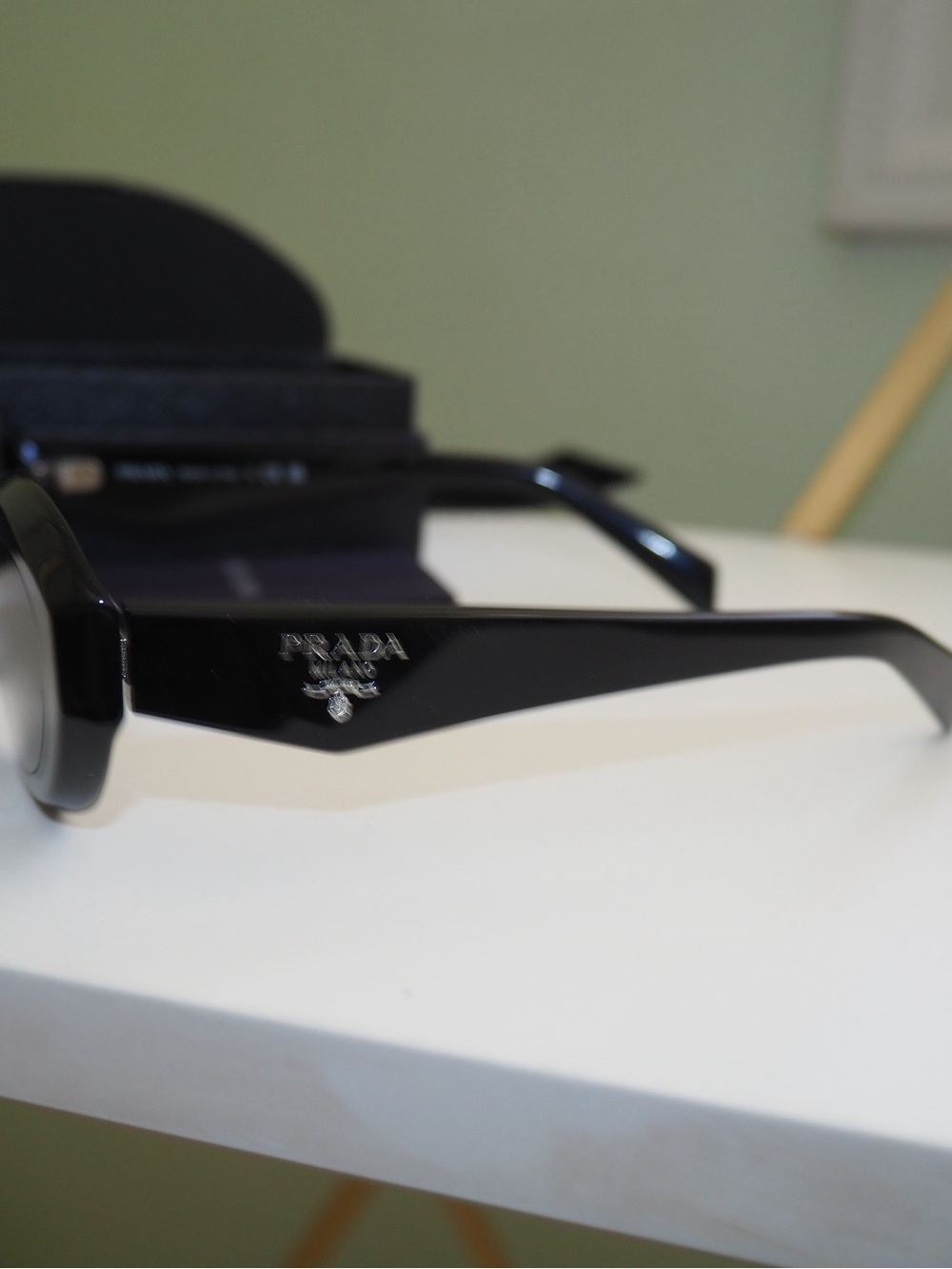 PRADA Symbole Oval Black Acetate Sunglasses SPR04Y Silver Logo with Box - Picture 4 of 8